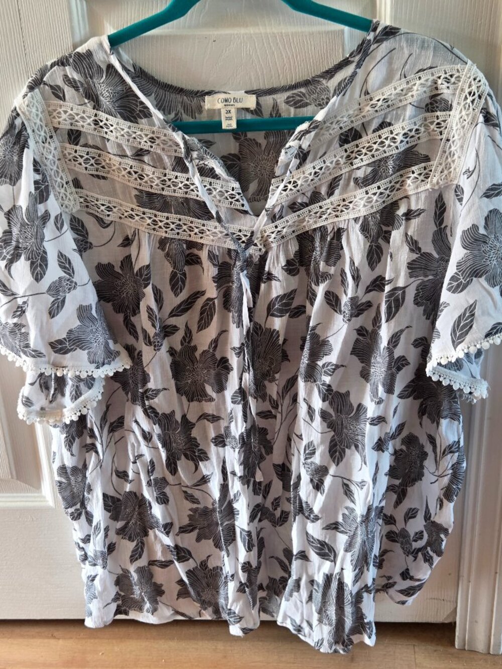 Como Blu floral light-weight top
